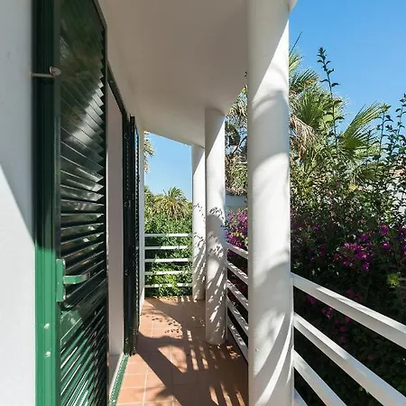 Vermella Villa *